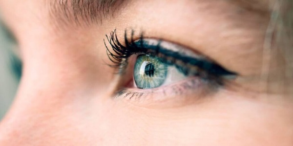 CÓMO CUIDAR EL CONTORNO DE LOS OJOS